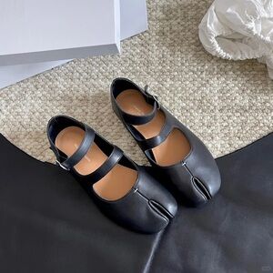 Black Leather Tabi Mary Jane Shoes